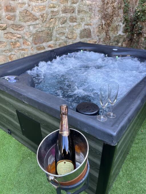 Beau Loft Room Proche Mont Saint Michel Jaccuzi Illimite En Plein Centre Avranches Eksteriør billede